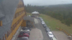 Parkoviště a hlavní vchod