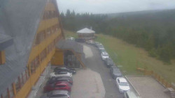 Parkoviště a hlavní vchod