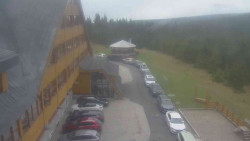 Parkoviště a hlavní vchod