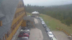 Parkoviště a hlavní vchod