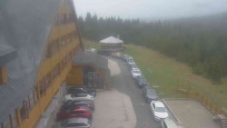 Parkoviště a hlavní vchod