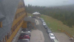 Parkoviště a hlavní vchod