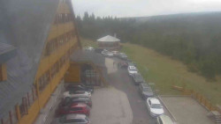 Parkoviště a hlavní vchod