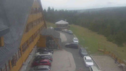 Parkoviště a hlavní vchod