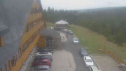 Parkoviště a hlavní vchod