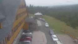Parkoviště a hlavní vchod