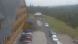 Parkoviště a hlavní vchod