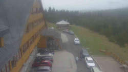 Parkoviště a hlavní vchod