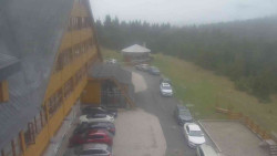Parkoviště a hlavní vchod