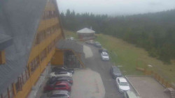 Parkoviště a hlavní vchod