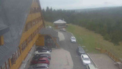 Parkoviště a hlavní vchod
