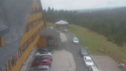 Parkoviště a hlavní vchod
