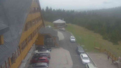 Parkoviště a hlavní vchod
