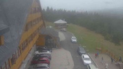 Parkoviště a hlavní vchod