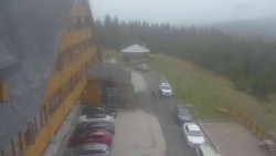 Parkoviště a hlavní vchod