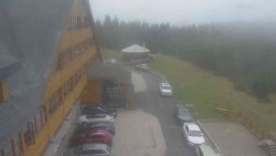 Parkoviště a hlavní vchod