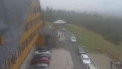 Parkoviště a hlavní vchod