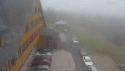 Parkoviště a hlavní vchod