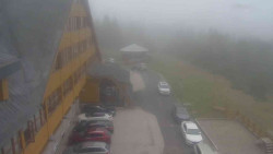 Parkoviště a hlavní vchod