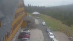 Parkoviště a hlavní vchod