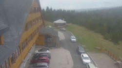 Parkoviště a hlavní vchod
