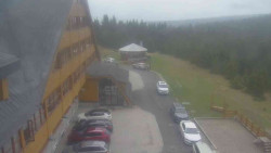 Parkoviště a hlavní vchod