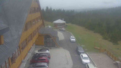 Parkoviště a hlavní vchod