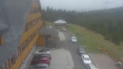 Parkoviště a hlavní vchod