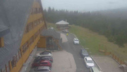 Parkoviště a hlavní vchod