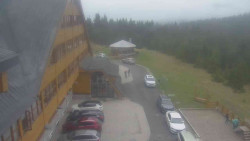 Parkoviště a hlavní vchod