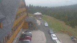 Parkoviště a hlavní vchod