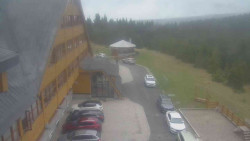 Parkoviště a hlavní vchod
