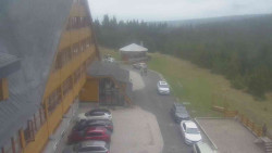 Parkoviště a hlavní vchod