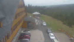 Parkoviště a hlavní vchod