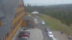 Parkoviště a hlavní vchod