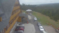 Parkoviště a hlavní vchod