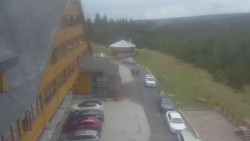 Parkoviště a hlavní vchod