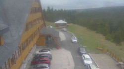 Parkoviště a hlavní vchod