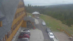 Parkoviště a hlavní vchod
