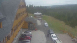 Parkoviště a hlavní vchod