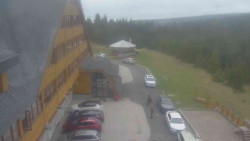 Parkoviště a hlavní vchod