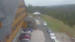 Parkoviště a hlavní vchod