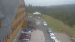 Parkoviště a hlavní vchod
