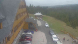 Parkoviště a hlavní vchod