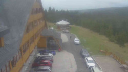 Parkoviště a hlavní vchod