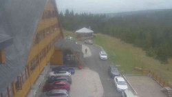 Parkoviště a hlavní vchod