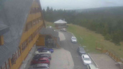 Parkoviště a hlavní vchod