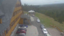 Parkoviště a hlavní vchod