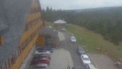 Parkoviště a hlavní vchod