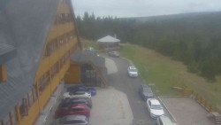 Parkoviště a hlavní vchod